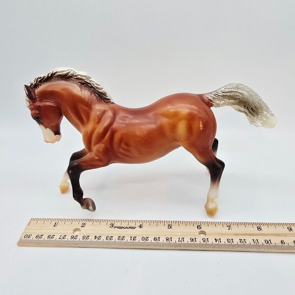 Breyer Classic Fighting Stallion Silver Bay - Picture 12 of 12